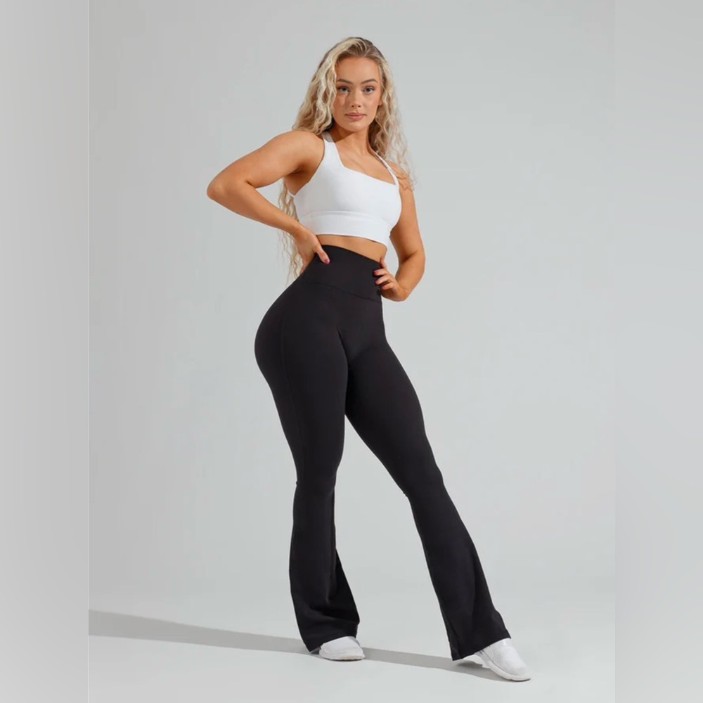 Buff Bunny Foxy Legacy Flare Legging in Black